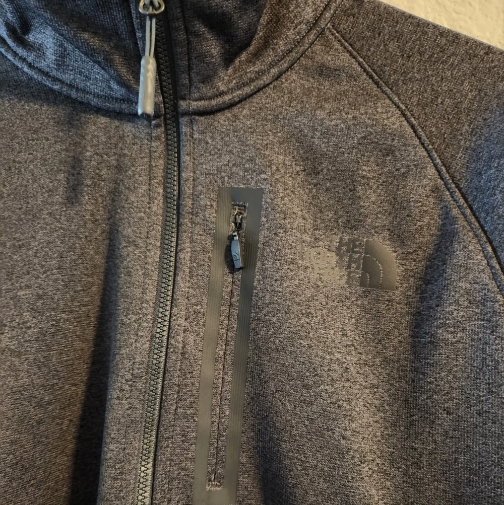 The North Face Men’s Half zip fleece lined grey pullover size medium